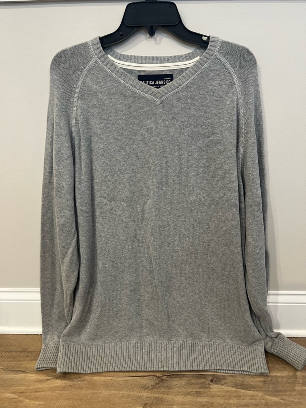 Vintage Nautica Men's Light Gray V-Neck Sweater